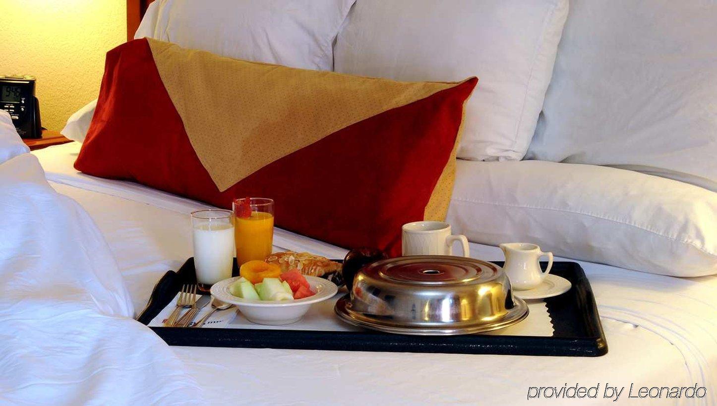Hilton Garden Inn Anaheim/Garden Grove Rom bilde